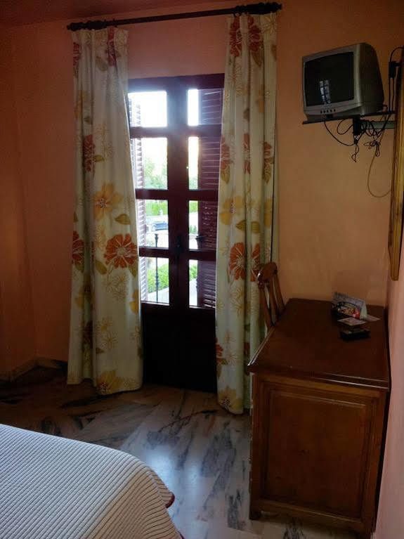 Hostal Rio De Oro Alcalá la Real Exteriör bild